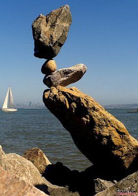 It's an amazing balance with rocks!! Rock-balancing-13