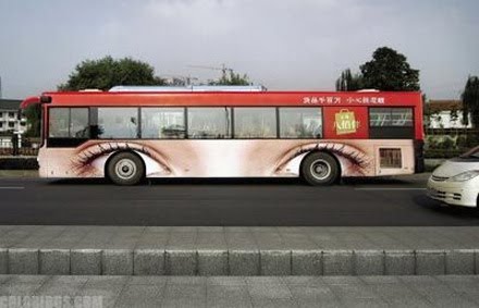 رسومات غريبة لكن عجيبة علي الباصات Awesome_bus_advertisements-62