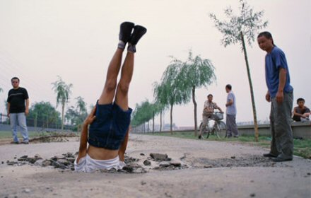 فنانين يتحدون الجاذبية الأرضية‎ The-art-of-li-wei-picture-6