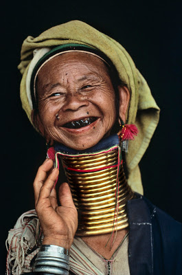 9 Budaya Aneh Yang Jarang kamu Temui Neck-rings