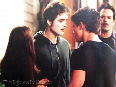 Super mega spoiler !!! + fotos de eclipse !! ECLIpSE-COMPANION-BOOK-20-new-pics-twilight-series-13160614-500-375