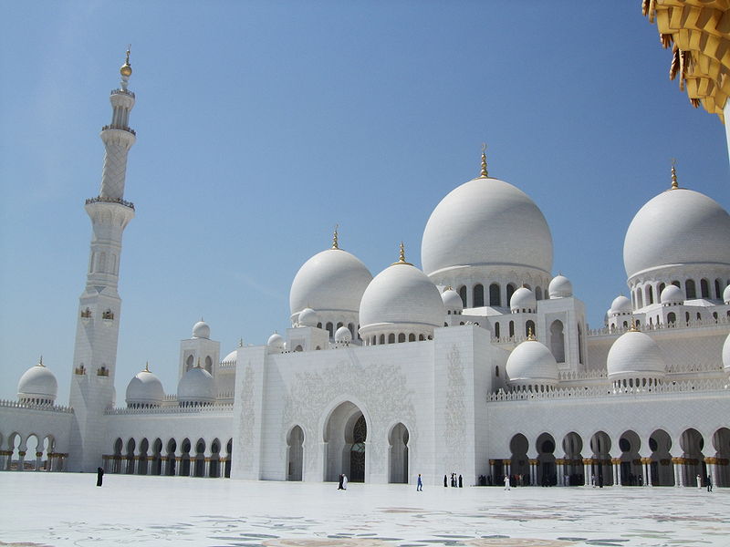 اجمل مساجد 800px-Sheikh_Zayed_Mosque_courtyard