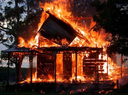 El Ultimo que postea gana, no se que? pero GANA :D - Página 12 Casa-incendiada