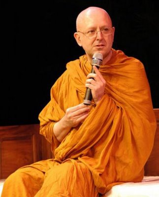 bouddhiste - L’attitude bouddhiste face à la douleur  Ajahn21