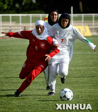 WNT Blog & CONCACAF World Cup Qualifiers - Page 3 Iranian-wome-playing-soccer