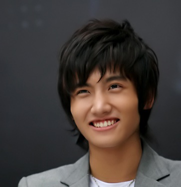 •Vєяsioи 0.3• [мϊ Tαℓℓєя / Gαℓєяϊα]  by. αℓєjєαиϊиє♥ - Página 4 Changmin-cute-smile