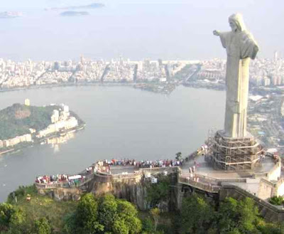 கொர்கொவாடோ மலையில் உள்ள ரெடிமர் ஏசு சிலை Brazil_rio_de_janeiro_corcovado_hill_statue_of_jesus_christ_redeemer