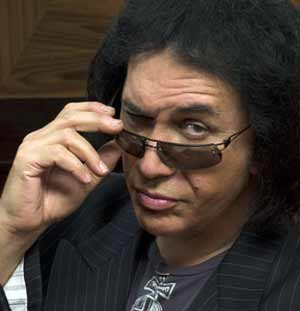 Gene Simmons demandado por agresión sexual W_Gene-Simmons