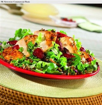 آكلآتـ آمريكيهـ هو من مطعم  فرايديز Tgi%2Bfriday%2Bstrawberry%2Bfields%2Bsalad