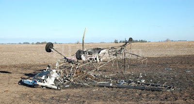 [Internacional] Avião acrobático perde a asa e cai em show aéreo na Argentina  30565_acci1