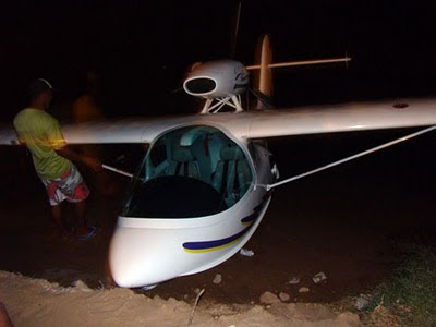 [Brasil] Avião que vinha de São Luis (MA) faz pouso forçado no rio Parnaíba  Aviao1rioparnaiba