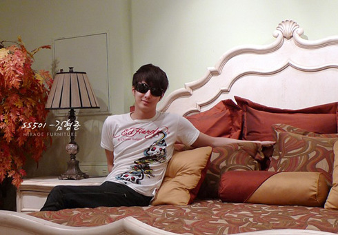 [RANDOM]SS501 Kim Hyung Joon bought new furniture HJB_mirage002