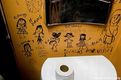 51 Kreatif Desain Grafitty Di Kamar Mandi Bathroom-graffiti-28