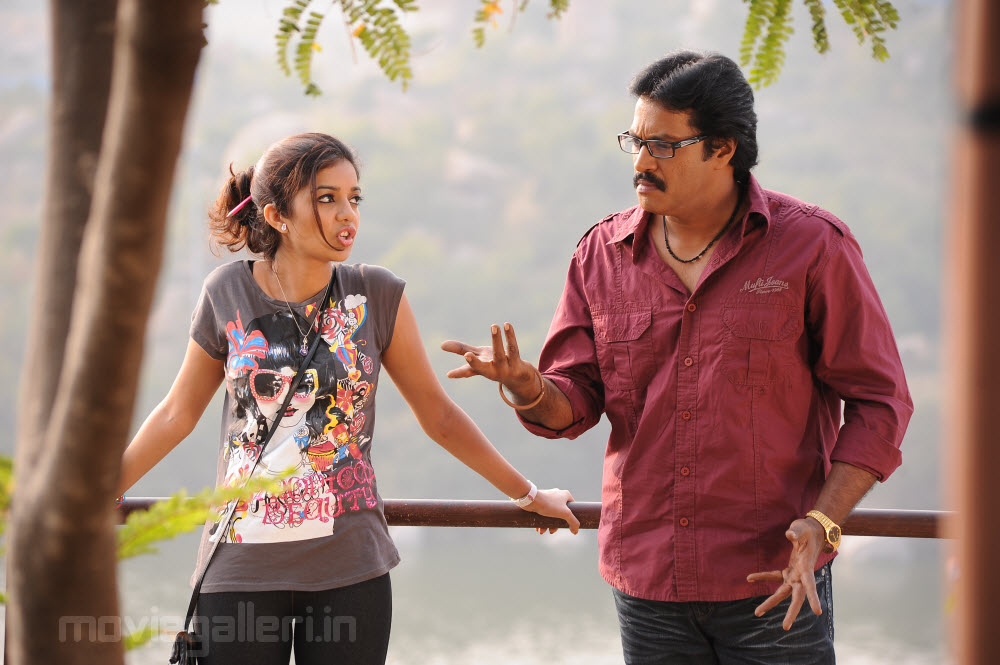 நடிகை சுவேதி புகைப்படம் - Page 6 Colors_Swathi_Sunil_KSD_Appalaraju_Movie_Stills_05