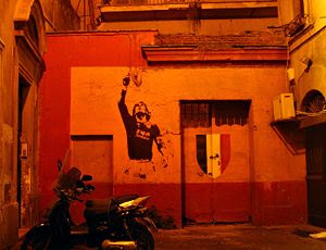 Vincenzo Montella (février 2011, juin 2011) 300px-Totti-a.s.Roma-celebration%5B1%5D