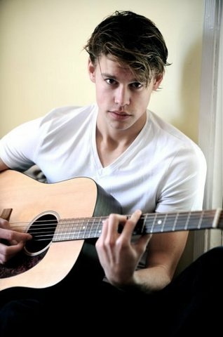 imagen del pj de arriba Chord-Overstreet-SamEvans