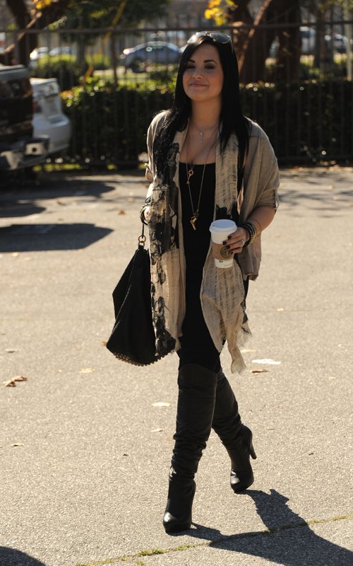 Fotos de Demi Fuera de Rehabilitacion Demi-lovato-012711-2