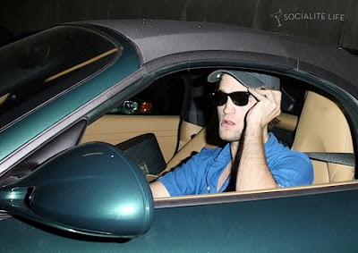 Robsten - Página 21 Gallery_main-robert-pattinson-kristen-stewart-pailhouse-hotel-08092009-02