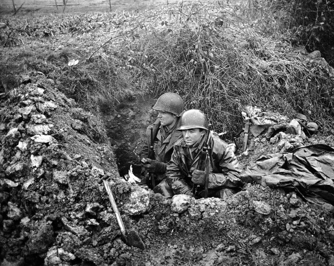 Le topic des chiffres - Page 2 Bulge_foxhole_1944