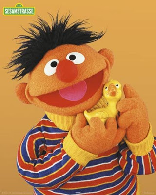 فعلا اليوم الابيض بيبان من اخره Lghr16076%2Bernie-with-rubber-duckie-from-sesame-street-mini-poster