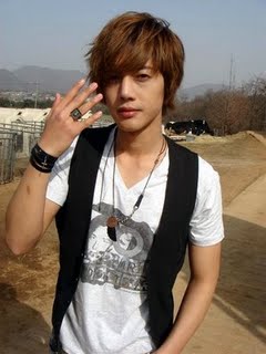  أطلب من العضواللي بعدك صورة ^^ - صفحة 3 Kim_Hyun_joong