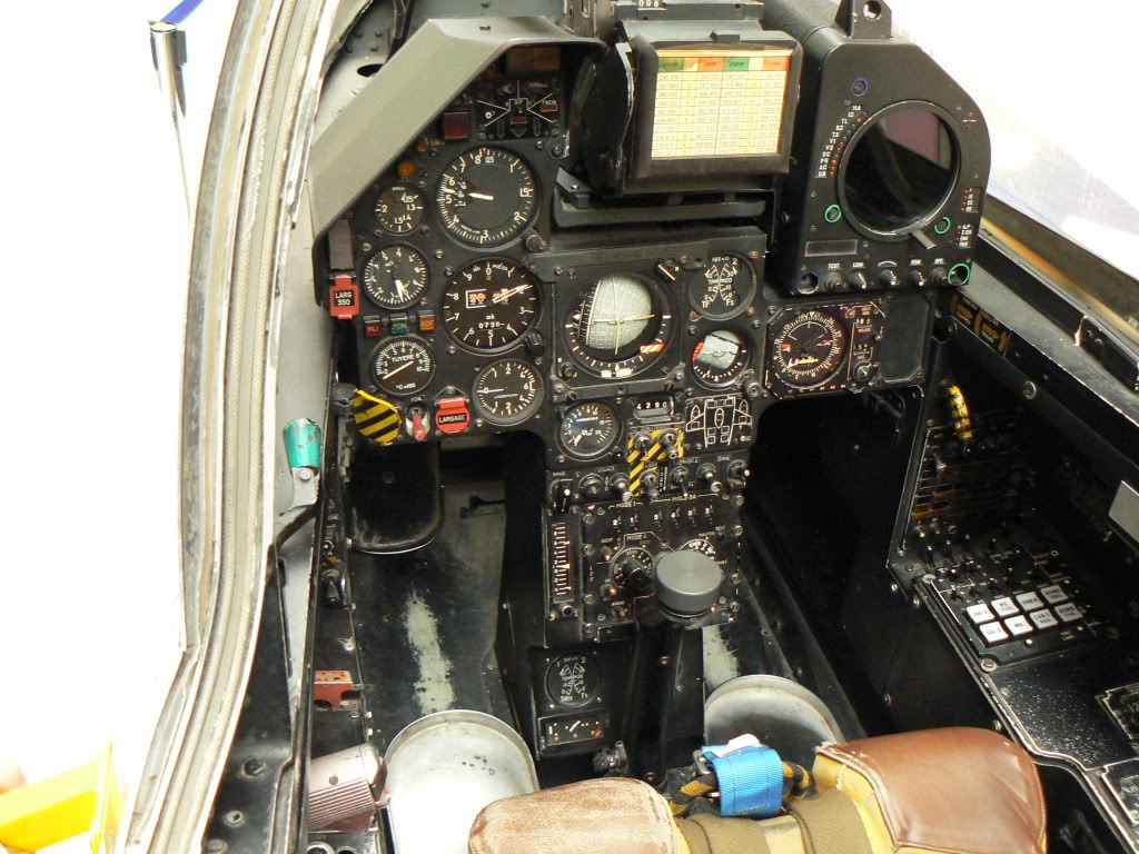 Mirage F1 Modernisé - Page 21 MirageF1cockpit