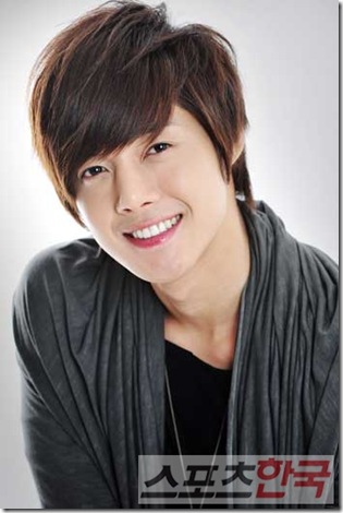 تقرير عن kim hyun joong المغني والممثل الاكثر وسامة واثارة! News1%255B4%255D