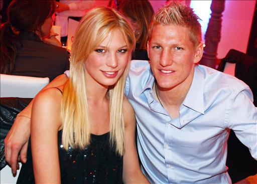 Pretty WAGs Thread Schweinsteiger-sarah08