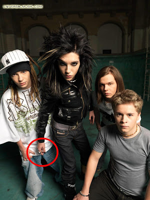 olha essa mão senhor bill LAUNCHED_Tokio_Hotel_1a