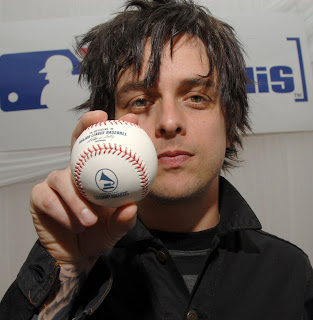 Billie Joe Armstrong resimleri - Sayfa 3 21540520060207grammytalentloun-1