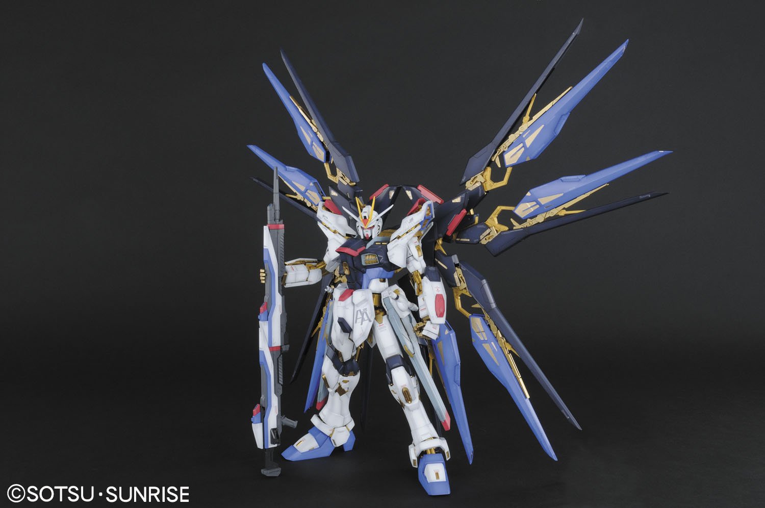 Hi-ν Gundam vs ZGMF-X20A Strike Freedom Gundam 1