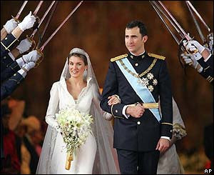 Letizia, Princesa de Asturias (Cont. Foro II) - Página 6 _40185313_040522bodarealgaleria2