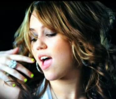 صور مآيلي سآيروس من بعض ككليبآتههآآأإ..ْْ~ Miley-cyrus-fly-on-the-wall-music-video-pictures-1%5B1%5D