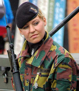 Armée Belge  20050722-21-belgian-army-girl