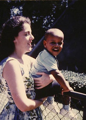 طفولة اوباما بالصور Barack-obama-mother