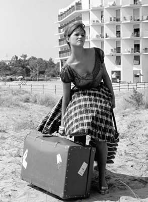 des photos, des stars : uniquement. - Page 4 Livres-ete-plage-valise