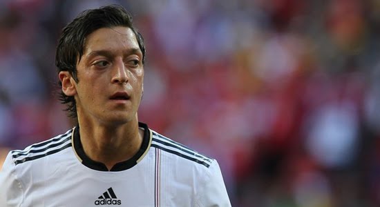 جدول مباريات لاعبين الملكي مع منتخباتهم  Mesut-ozil