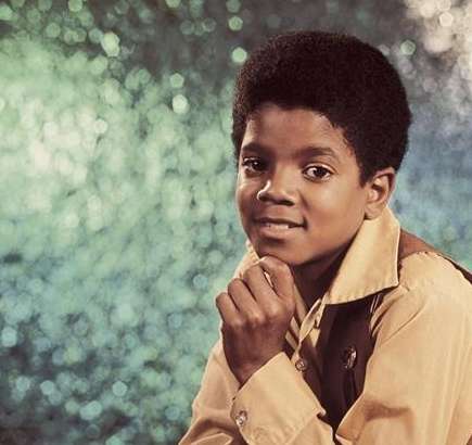 Pequeno Michael em fotos especiais- Fotos raras da Infância - Página 3 600--michael_jackson_buzz_2