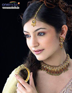 عد من واحد ل5 وقول نجمك المفضل و العضو لبعدك يعطيك صور له - صفحة 6 Anushka-sharma13