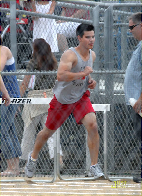 Trailers / Posters / Stills del Cast en sus Peliculas (Jun 2009 - Ago 2010)  - Página 11 Taylor-lautner-taylor-swift-team-08%5B1%5D