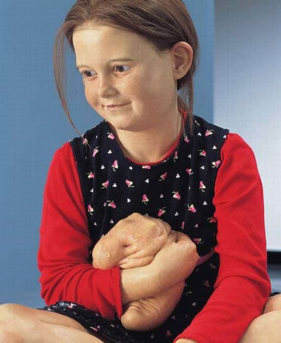 வினோதமான படங்கள்  Sculptures_by_Patricia_Piccinini21