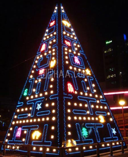 கிரிஸ்மஸ் மரங்கள். - Page 2 Unusual-Christmas-tree-09