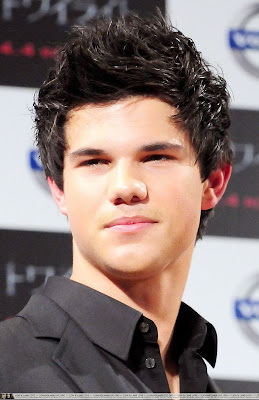 Fotos varias - Taylor Lautner (Jacob Black) - Página 2 C26