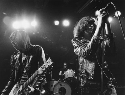 hoy hace 18 años  Ramones-live