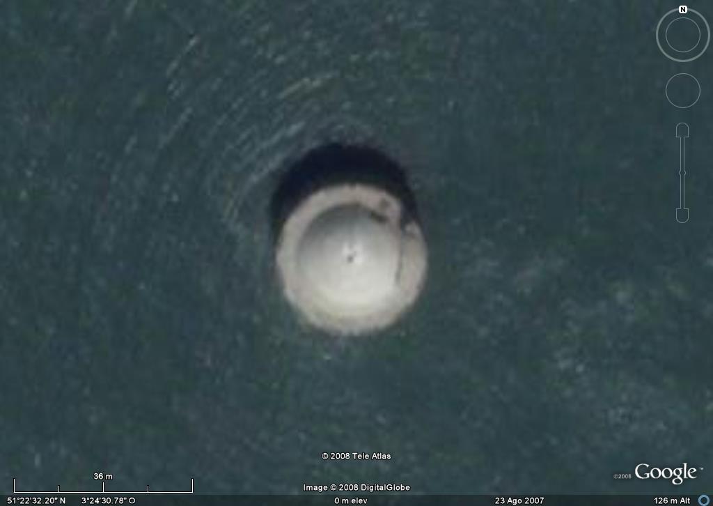 Google Earth: stranezze, curiosità, errori Ufo%2Bin%2Bmare