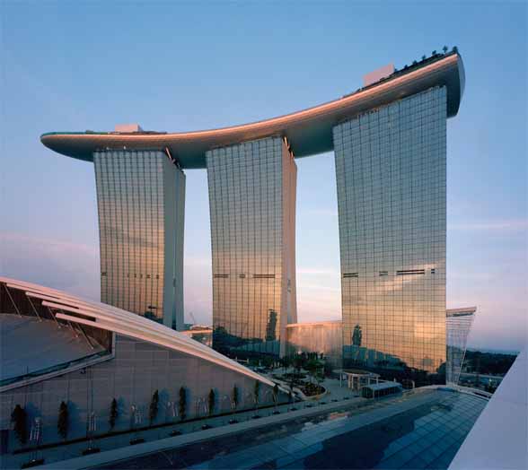 அழகான கட்டிடங்கள் ரசிகர்களின் பார்வைக்கு. - Page 7 Marina-bay-sands-11