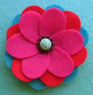 BROCHE  EN FLOR  Feltorama-tutorial-layered-flower