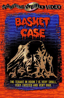 النوادر هنا فقط فيلم الرعب والكميديا القديم Basket Case 1982 D78d2915-9e61-444e-8c05-cbe2e363133f