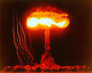Saga secundária: THE ORPHANAGE - TENTANDO SOBREVIVER - Página 3 Bomba-atomica1
