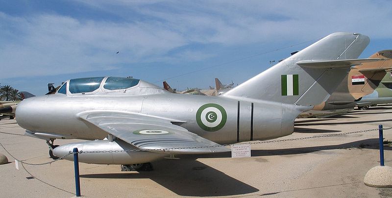 عائلة لا تهزم ولا تتوقف MIG/***/ اسود المنتدي 800px-MIG-15UTI-hatzerim-2